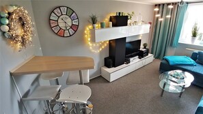 Comfort Apartment, Park View, Ground Floor (Parklife Apartment - PLA 47) | Living area | Books, stereo - Parklife Apartments (Winterberg)