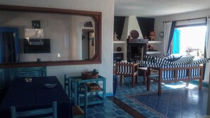A living room with a sofa set, a television, and a fireplace. - Villa Juan (Frontera)
