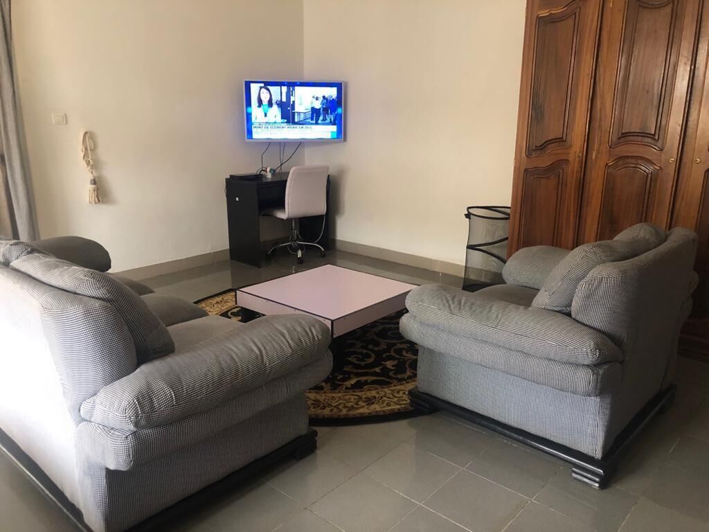 Habitación junior, vistas a la piscina | Sábanas de algodón egipcio, ropa de cama de alta calidad, minibar