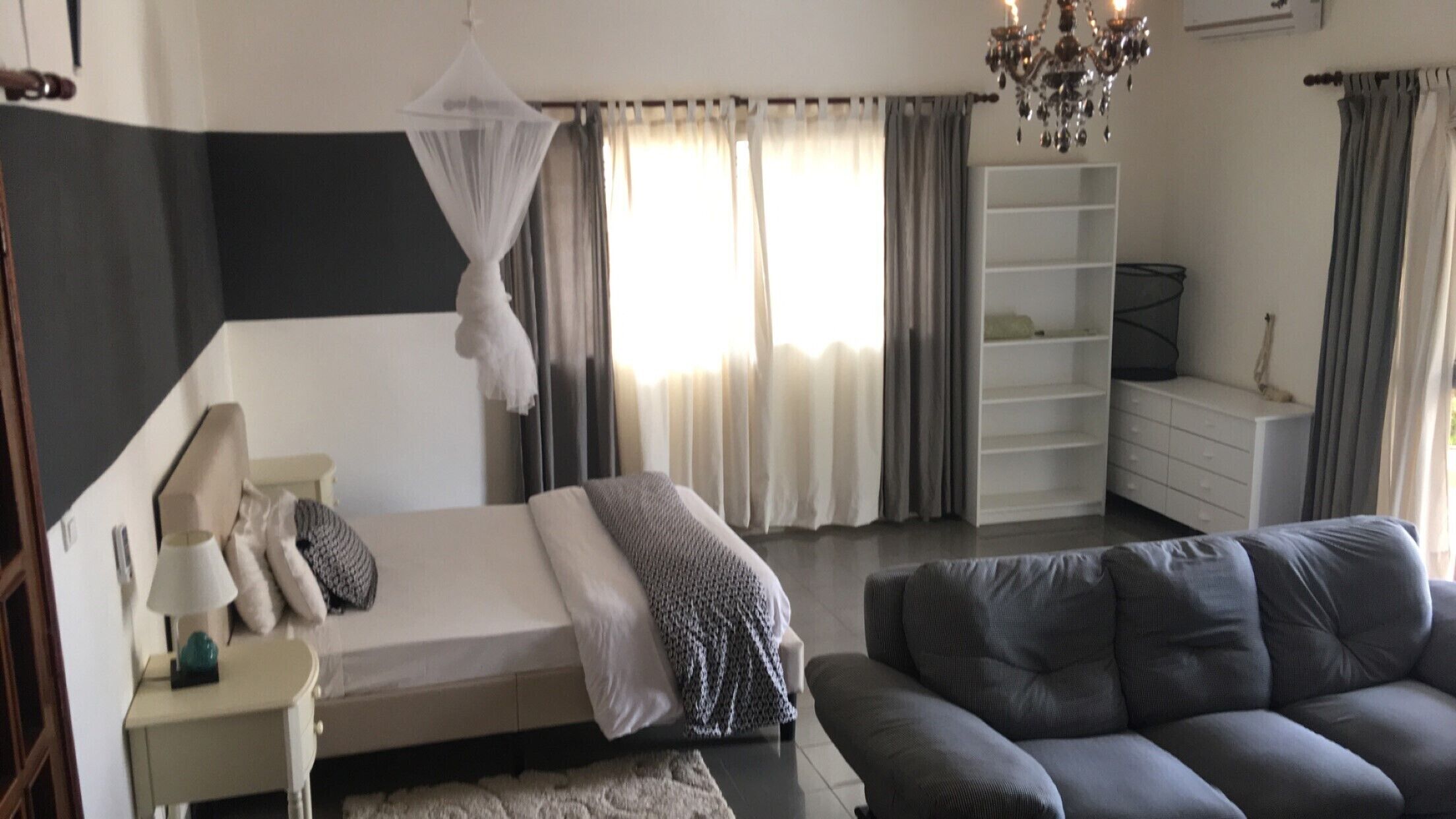 小型客房, 泳池景观 | 埃及棉床单、高档床上用品、迷你吧、客房内保险箱