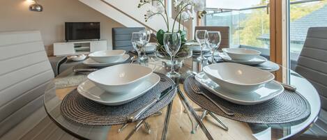 Kattohuoneisto | Ruokailu omassa huoneessa