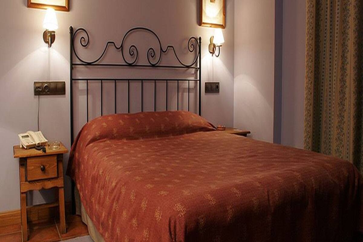 Soundproofing, cribs (free), rollaway beds (surcharge), WiFi (free)