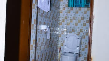 Basic Double Room, 1 Double Bed | Bathroom