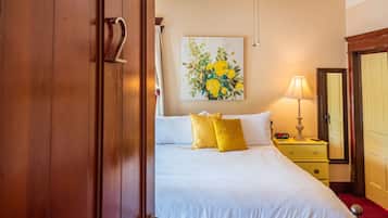 5 bedrooms, Egyptian cotton sheets, premium bedding, down duvets