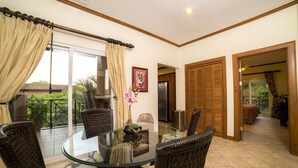 디럭스 콘도, 킹사이즈침대 1개 및 소파베드 (Los Suenos Resort Veranda 5A) | 아침 식사 공간