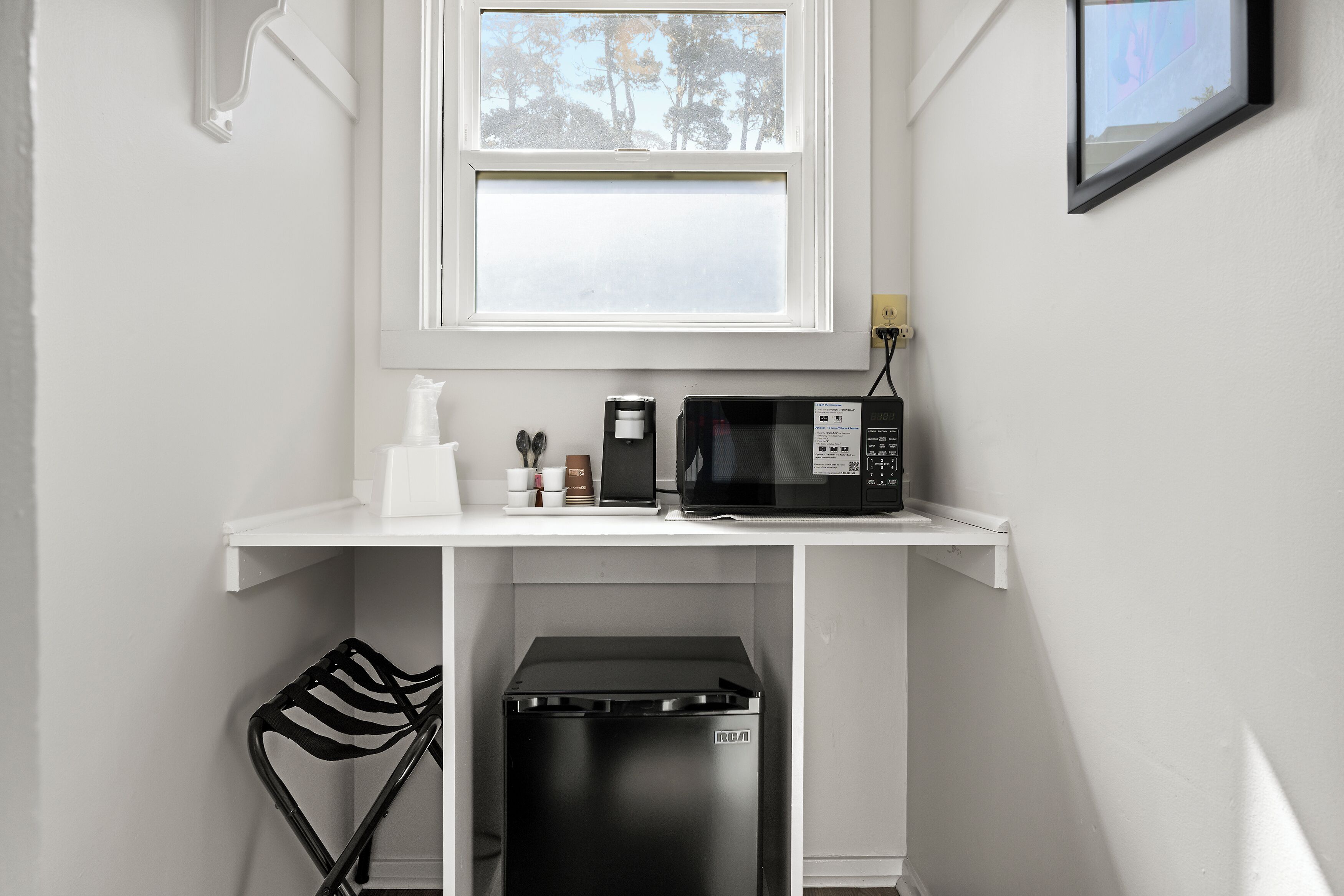 Economy 2 Queens Pets | Hypo-allergenic bedding available, iron/ironing board, WiFi (free)