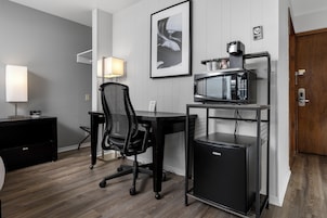 Habitación, 1 cama de matrimonio grande, no fumadores (Pets) | Ropa de cama hipoalergénica, tabla de planchar con plancha, wifi gratis