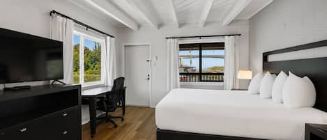 Economy Queen Upstairs, No Pets | Hypo-allergenic bedding available, iron/ironing board, WiFi (free)