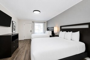 Economy 2 Queens Pets | Hypo-allergenic bedding available, iron/ironing board, WiFi (free) - Anchor Lodge  (Fort Bragg)