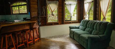 ファミリー コテージ ベッド (複数台) テラス ガーデンビュー | リビング エリア