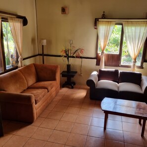 Family Cottage | Living area - Princesa de la Luna EcoLodge (Peñas Blancas)