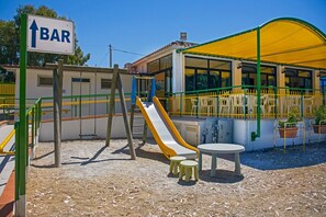 Khu vui chơi trẻ em - ngoài trời