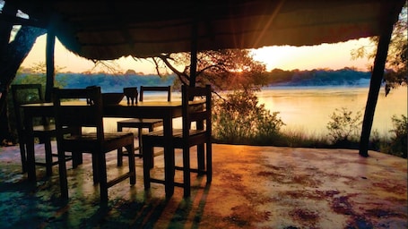 Dining. Sioma Camp