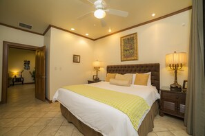 คอนโด, เตียงคิงไซส์ 1 เตียง (Los Suenos Resort Veranda 5E) | 1 ห้องนอน, ตู้นิรภัยในห้องพัก, เตารีด/โต๊ะรีดผ้า, เปล/เตียงเด็กอ่อน