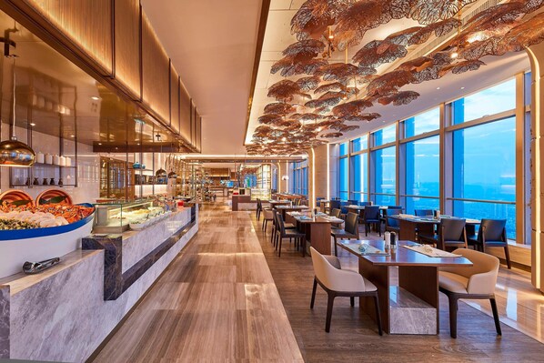 2 restaurants, breakfast, lunch, dinner served; international cuisine