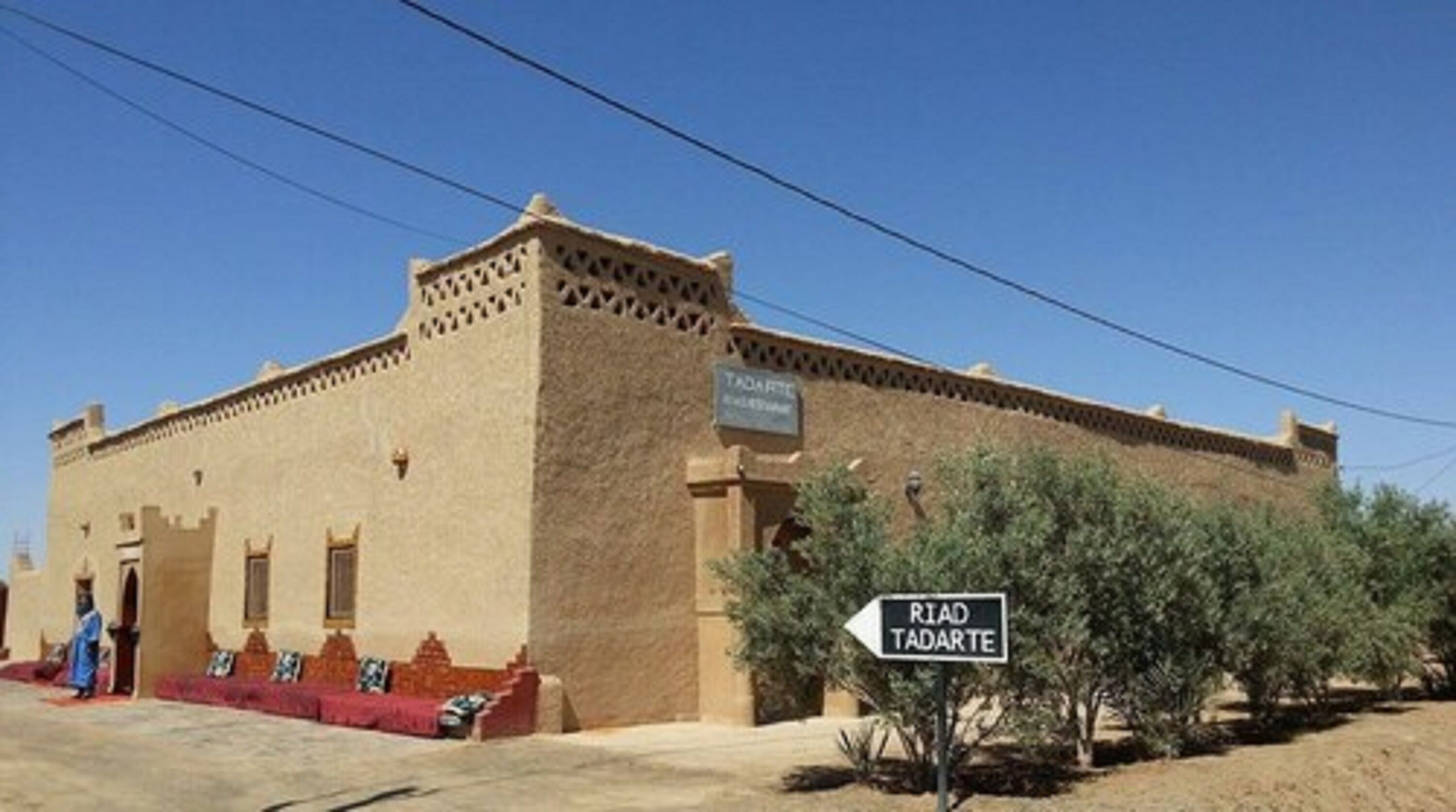 A traditional building with a sign reading "TADARTE".