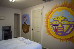 Basic Double Room | Down comforters, individually decorated, iron/ironing board, free WiFi - RAD Hostel (Colorado Springs)