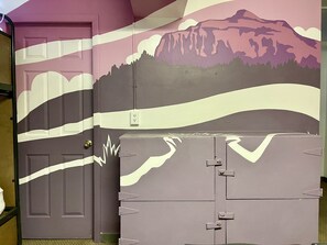 Down duvets, individually decorated, iron/ironing board, free WiFi - RAD Hostel (Colorado Springs)