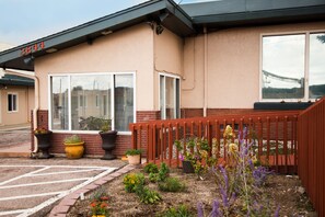 Exterior - RAD Hostel (Colorado Springs)