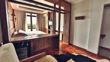 Room (Gauderio) | Desk, blackout drapes, iron/ironing board, free WiFi