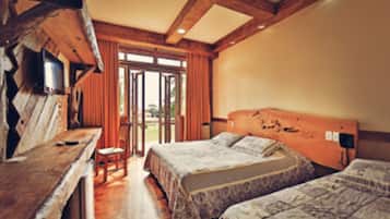 Room (Pampeano) | Desk, blackout curtains, iron/ironing board, free WiFi