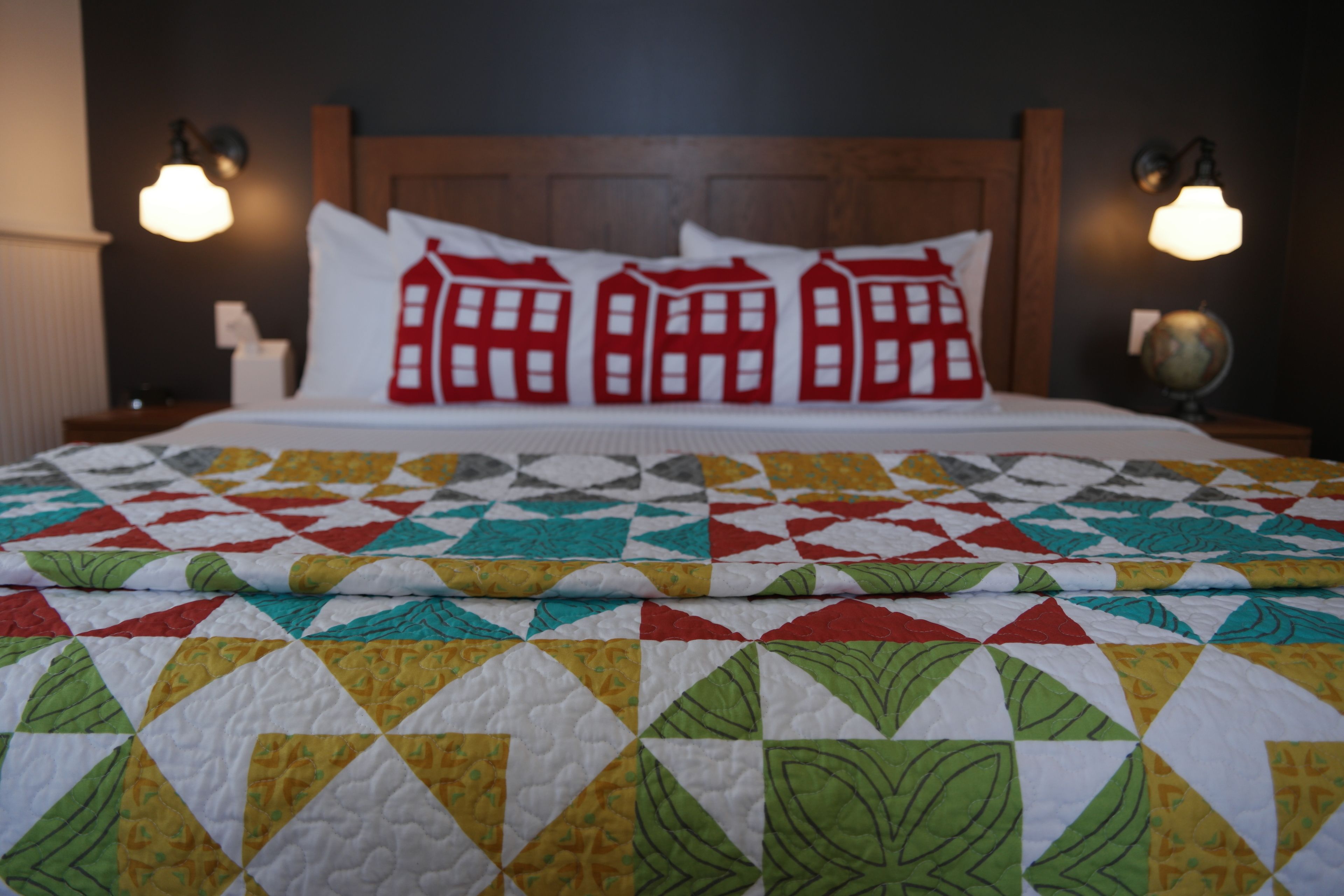 Ropa de cama de alta calidad, escritorio, cortinas opacas