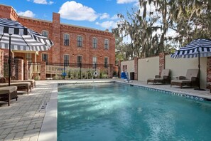 Hồ bơi ngoài trời 