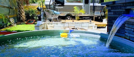 Bain à remous extérieur