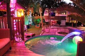 Outdoor spa tub - With Oasis Shared Backyard (St. Petersburg)
