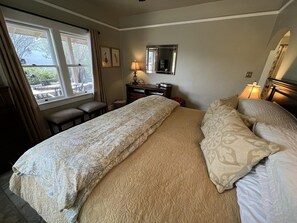 2 chambres, fer et planche à repasser, lit parapluie, Wi-Fi gratuit