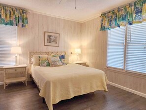 3 bedrooms, iron/ironing board, free WiFi, bed sheets - Idyll Daze Beach Cottage on Saltwater Canal with Crab Dock (Pawleys Island)