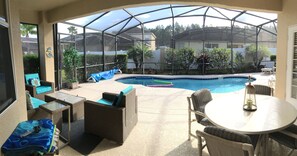 屋外プール、温水プール、サンラウンジャー