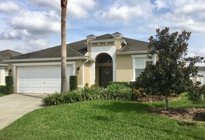 Exterior - Spotless, Modern, Pool Home (Davenport)