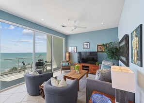 Smart TV, foosball, table tennis, video library - Beautiful 3 bedrooms condo with full view of the Gulf! (Galveston)