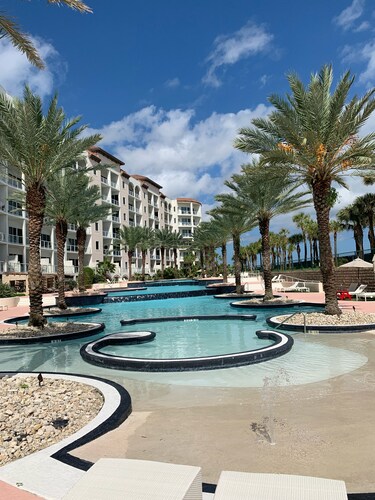 Beautiful 3 bedrooms condo with full view of the Gulf!