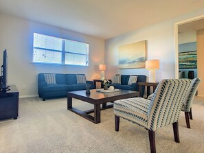 Smart TV - Sun Ridge Villa: Private Pool/Spa & 24/7 Support (Kissimmee)