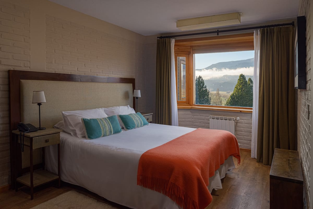 1 chambre, literie de qualité, lit avec matelas en mousse à mémoire