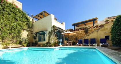 Charmant corps de ferme traditionnel de 300 ans avec piscine privée