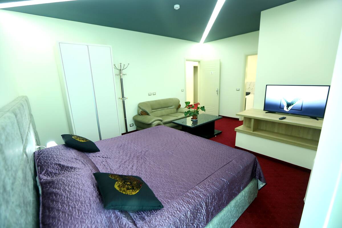 Superior Suite, 1 King Bed, Non Smoking | WiFi, bed sheets, wheelchair access