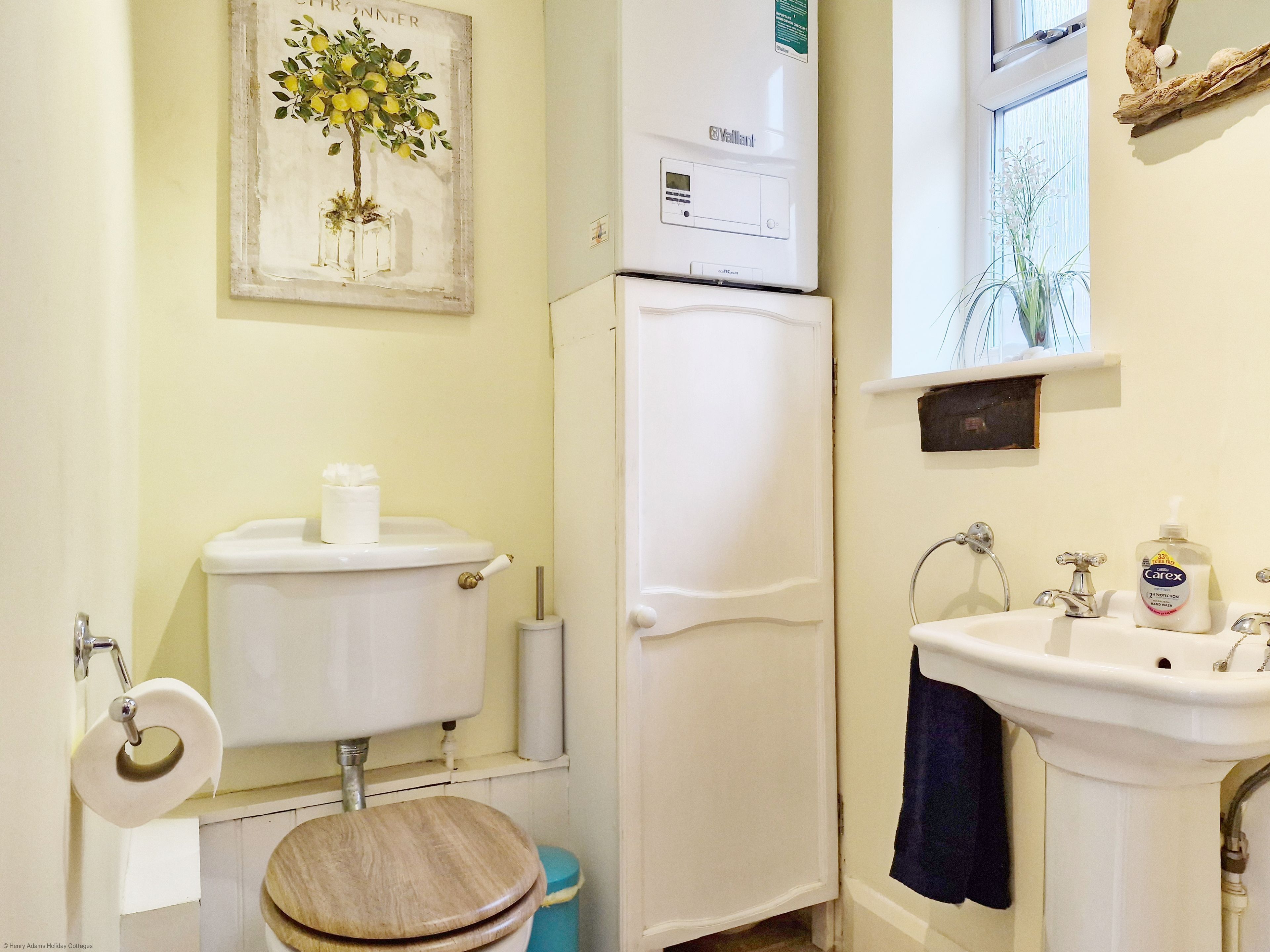A bathroom with a toilet, bidet, and sink.