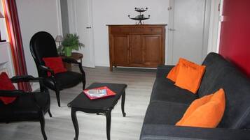 TV, DVD player, books, stereo