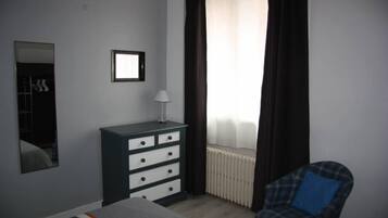 1 chambre, fer et planche Ă repasser, Wi-Fi gratuit, draps fournis