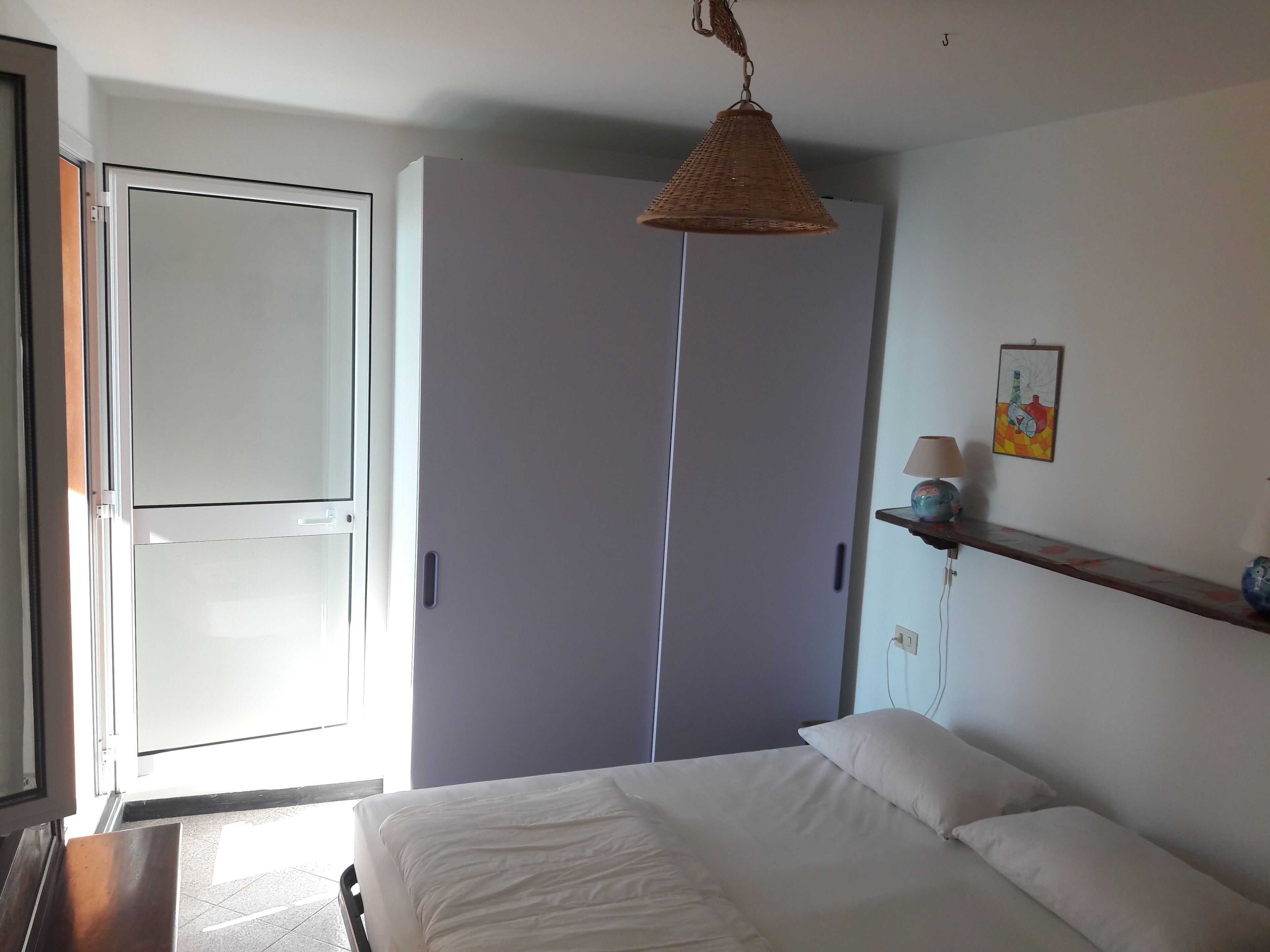 2 bedrooms, iron/ironing board, travel cot