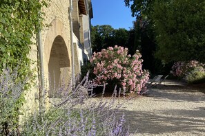 Property grounds - Le Bassin, 6p., at the beautiful “Domaine de Vincenti” (Domaine de Vincenti Divajeu)