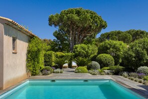 A heated pool - Luxury villa with private pool - 10 mn from St Tropez (Grimaud)
