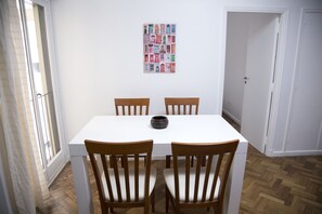 Basic Apartment, 1 Double Bed, Non Smoking, Private Bathroom | Living area