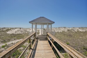 Terrace/patio - Oceanfront Oak Island home 'Luck and Laughter' with 5 bedrooms, sleeps 14! (Oak Island)