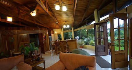 Cozy 3BR Home on Lake Arenal and Arenal Volcano. SEE SUMMARY FOR SPEC OFFER