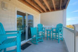 Terrace/patio - Stunning oceanview condo in Oak Island, perfect for families up to 8! (Oak Island)