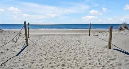 Stunning oceanview condo in Oak Island, perfect for families up to 8!